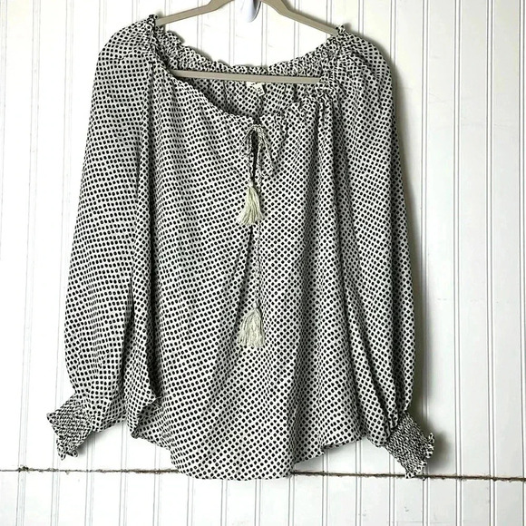 Max Studio Tops - Max Studio Black & White Polka Dot Top Light & flowy. size medium date work